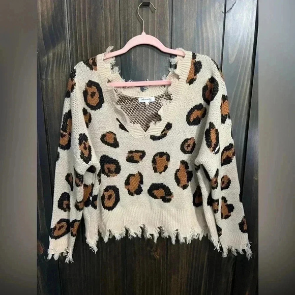 Miracle Wild About You Cheetah Print Distressed V-Neck Cropped Sweater Size S/M - Picture 3 of 9